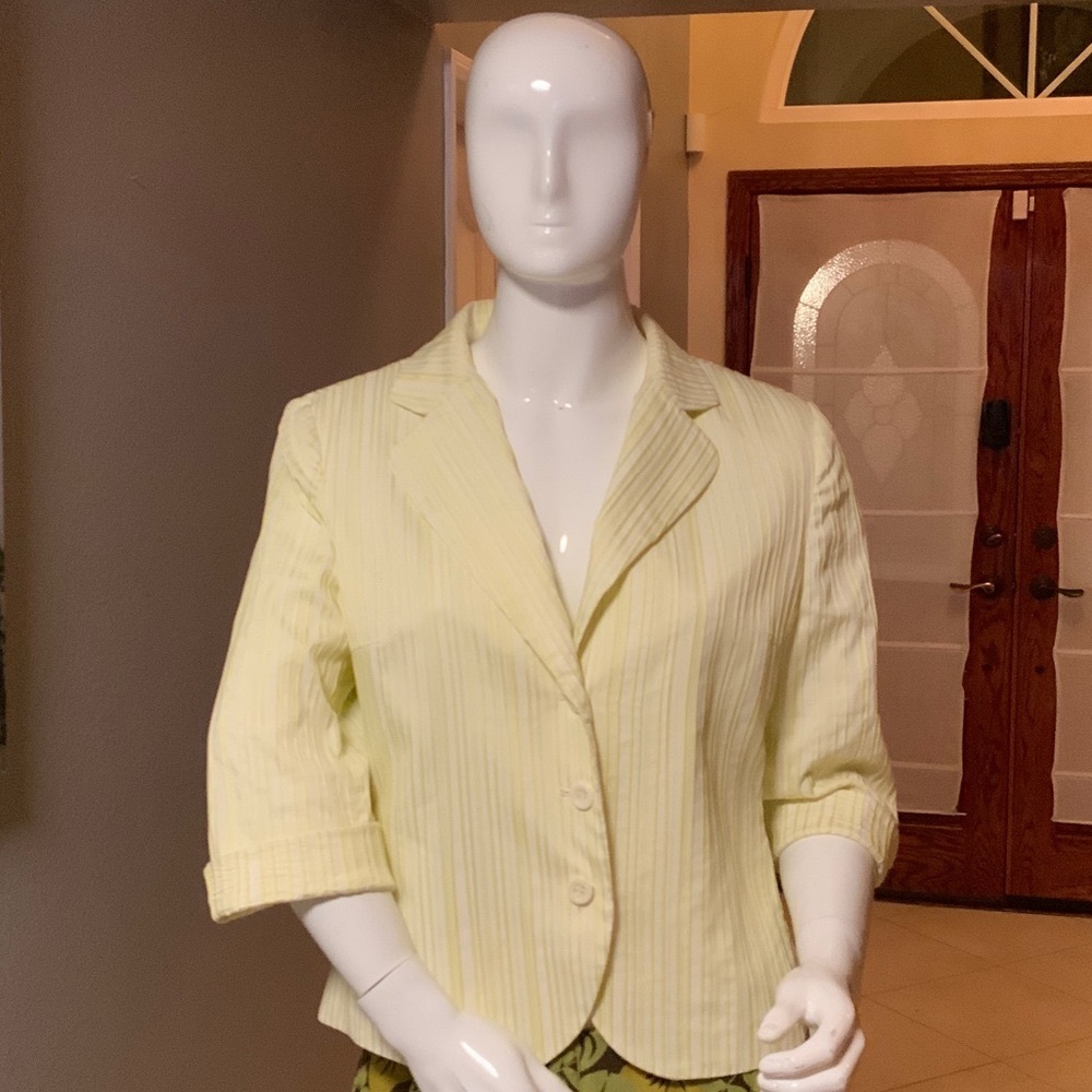 Elegant Light Yellow Women's Blazer